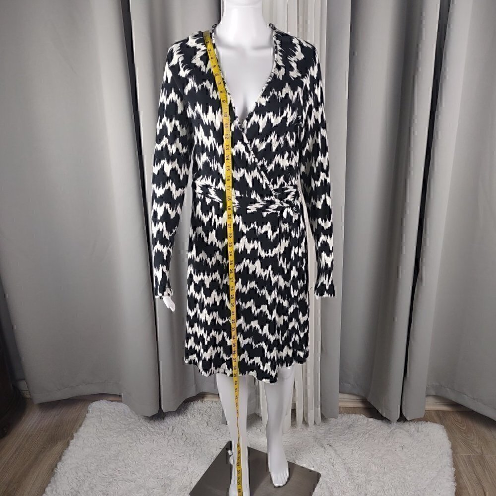 TART Black & White Faux Wrap Surplice Fit & Flare Soft Stretch Dress Sz M (NWT) - Picture 5 of 11